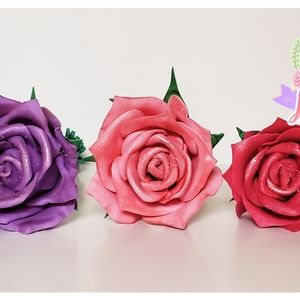 THREE ROSE PEN IN FOAM